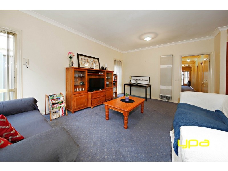 1 St Johns Walk, Caroline Springs VIC 3023