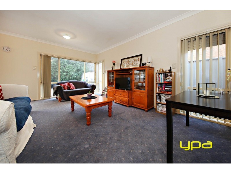 1 St Johns Walk, Caroline Springs VIC 3023