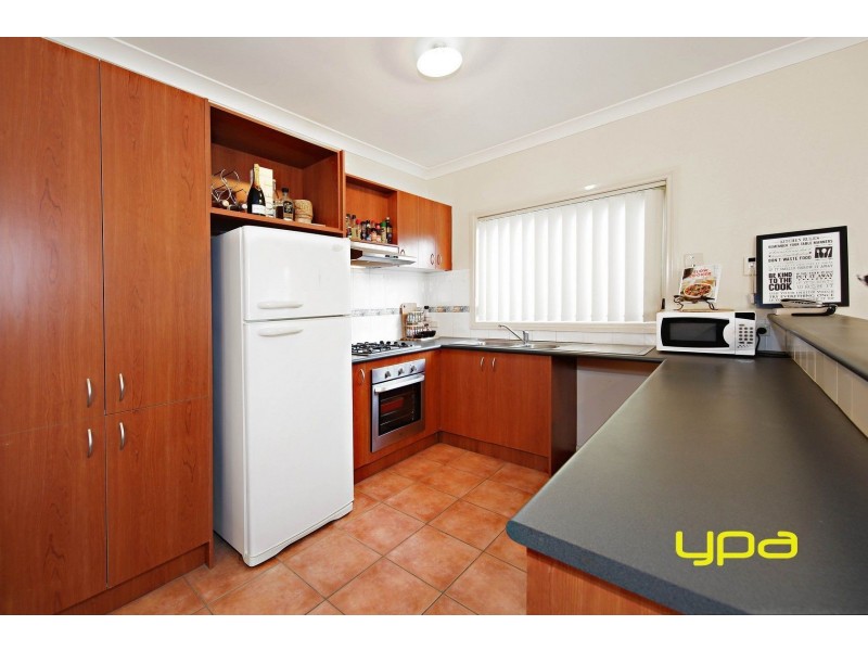 1 St Johns Walk, Caroline Springs VIC 3023