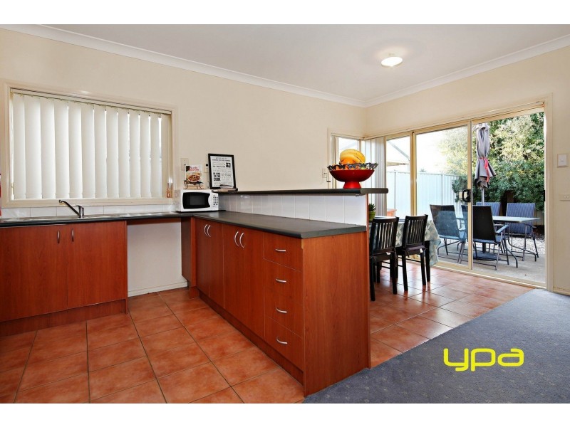 1 St Johns Walk, Caroline Springs VIC 3023