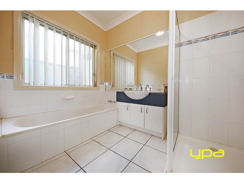 1 St Johns Walk, Caroline Springs VIC 3023