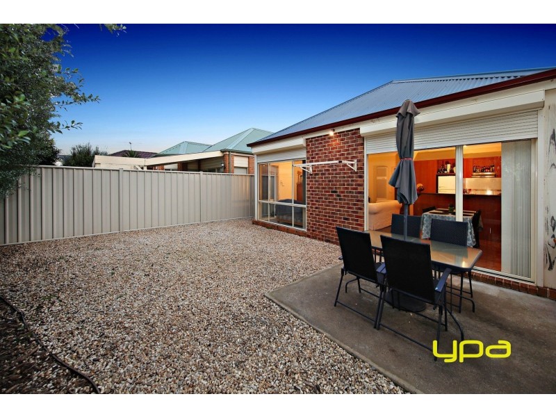 1 St Johns Walk, Caroline Springs VIC 3023