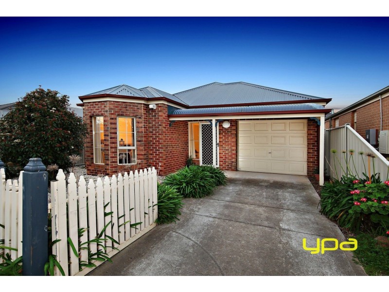 1 St Johns Walk, Caroline Springs VIC 3023