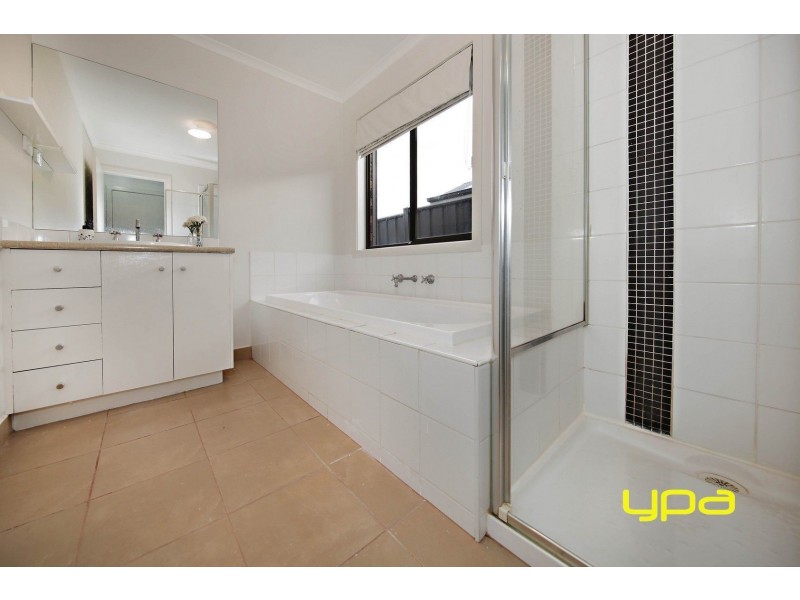 15 Cassan Way, Caroline Springs VIC 3023