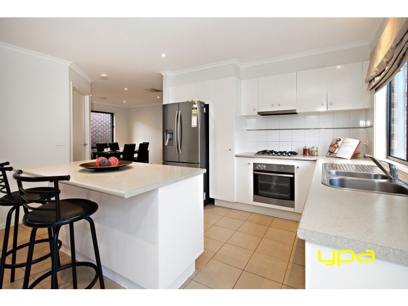 15 Cassan Way, Caroline Springs VIC 3023