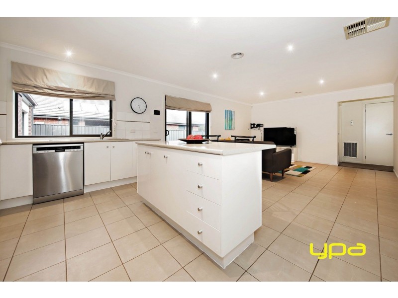 15 Cassan Way, Caroline Springs VIC 3023