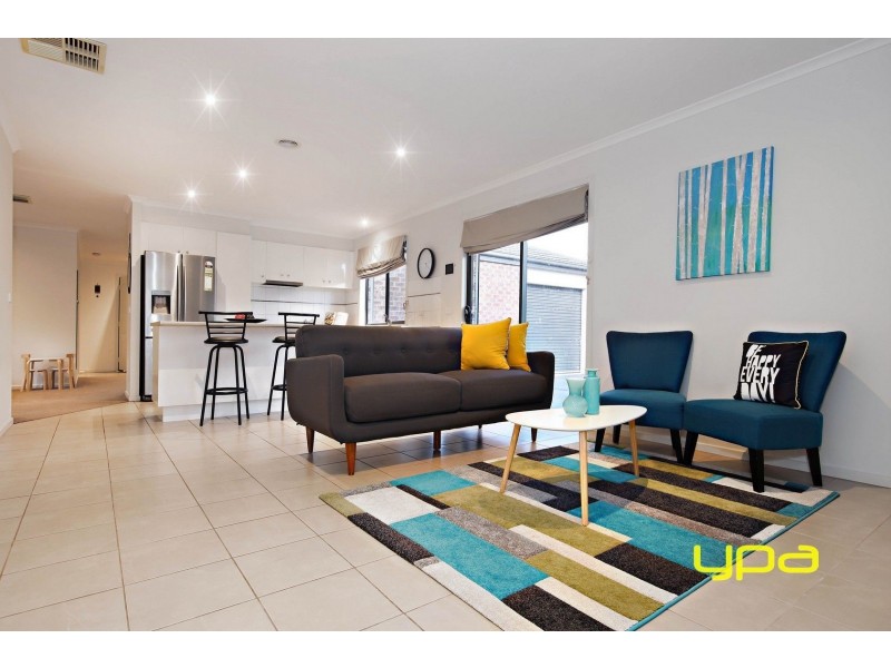 15 Cassan Way, Caroline Springs VIC 3023