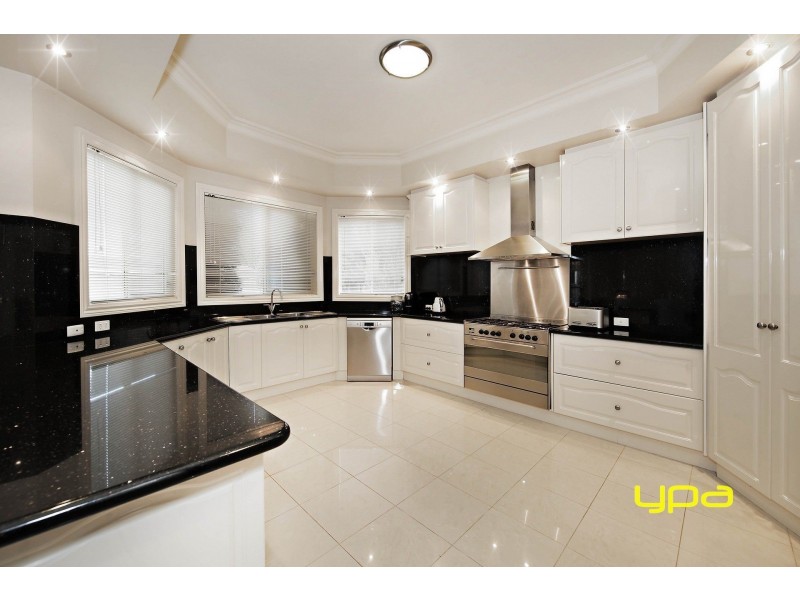 14 Bimbadeen Street, Burnside VIC 3023