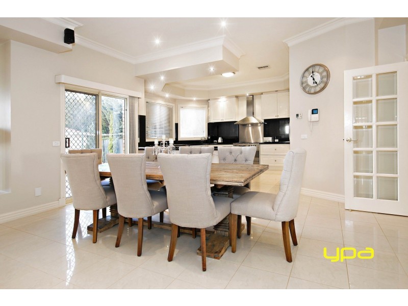 14 Bimbadeen Street, Burnside VIC 3023