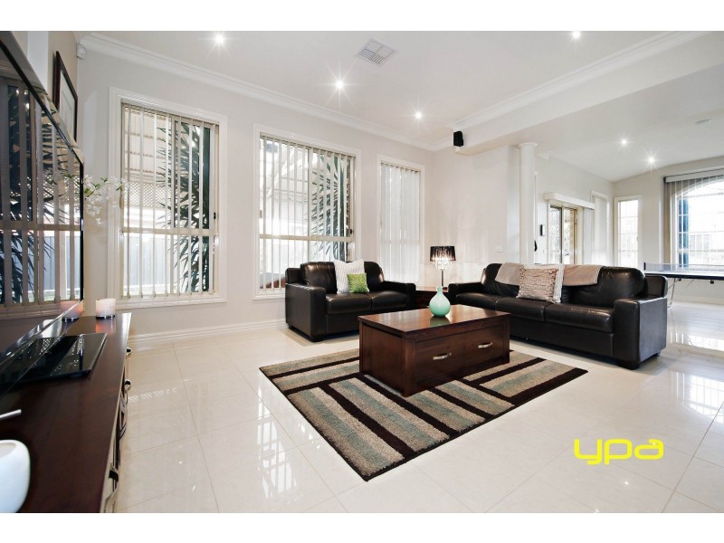 14 Bimbadeen Street, Burnside VIC 3023