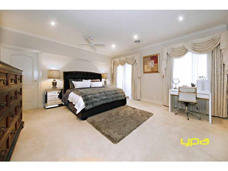 14 Bimbadeen Street, Burnside VIC 3023