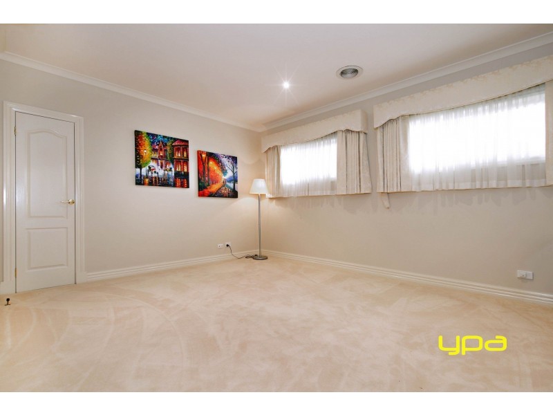 14 Bimbadeen Street, Burnside VIC 3023