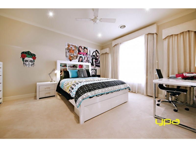 14 Bimbadeen Street, Burnside VIC 3023