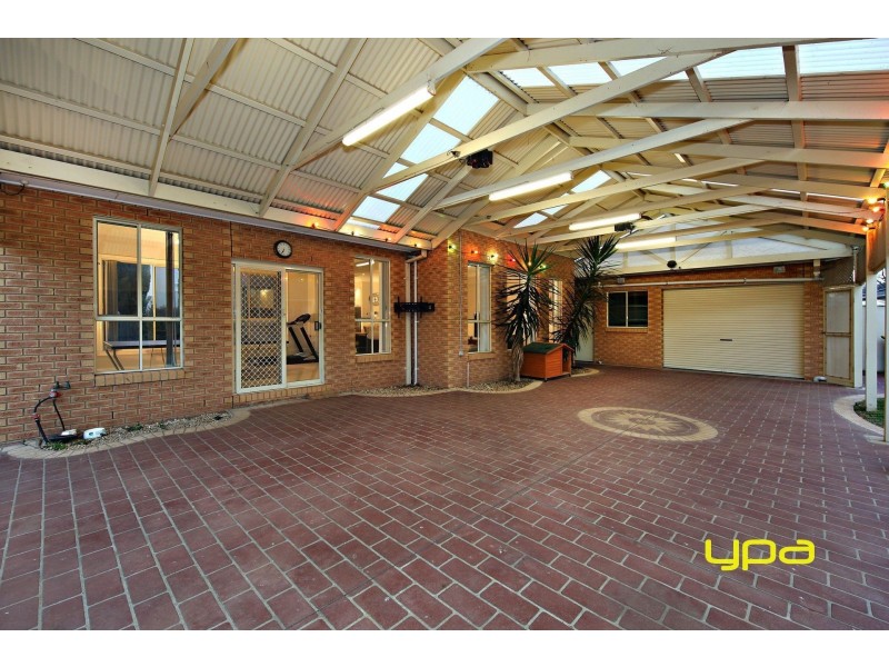 14 Bimbadeen Street, Burnside VIC 3023