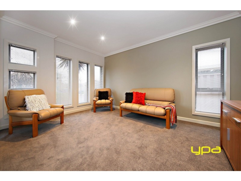 6 Cullen Terrace, Caroline Springs VIC 3023