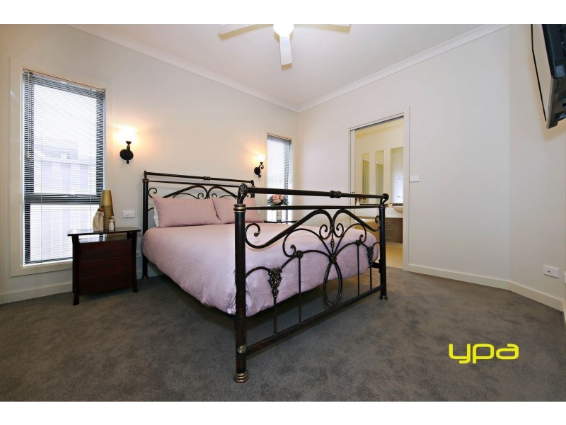 6 Cullen Terrace, Caroline Springs VIC 3023