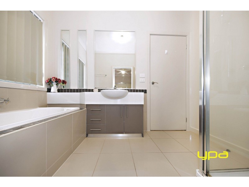 6 Cullen Terrace, Caroline Springs VIC 3023