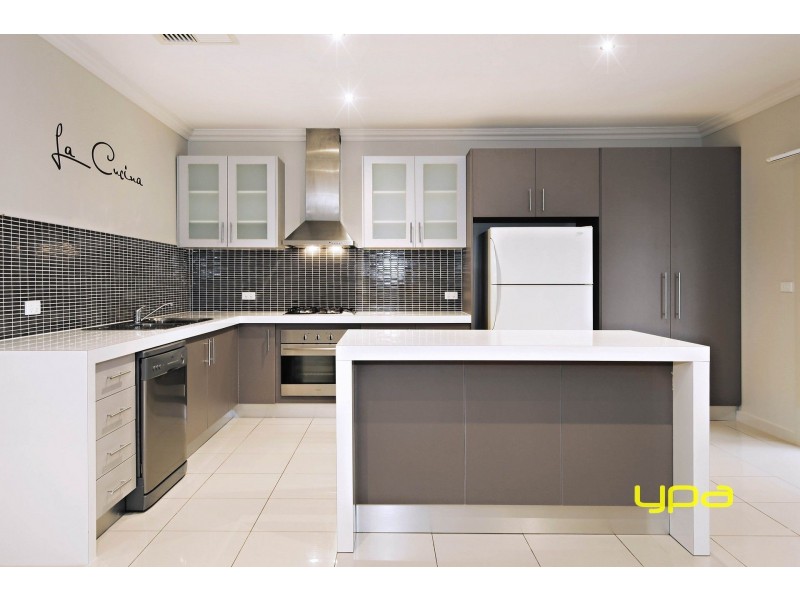 6 Cullen Terrace, Caroline Springs VIC 3023