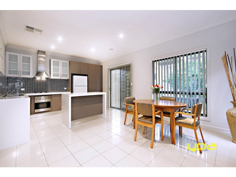 6 Cullen Terrace, Caroline Springs VIC 3023