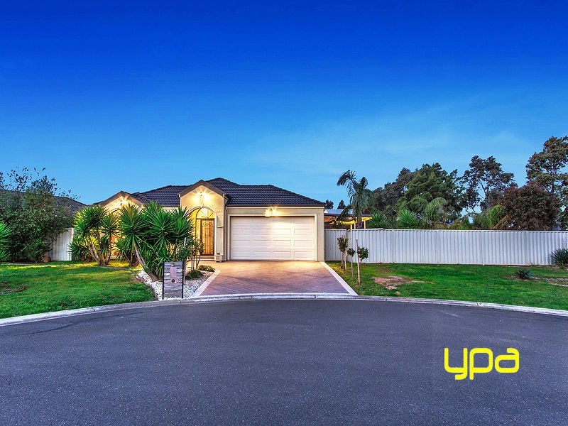 3 Heaton Court, Caroline Springs VIC 3023