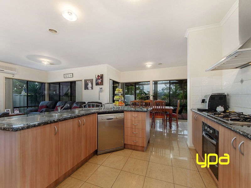 3 Heaton Court, Caroline Springs VIC 3023