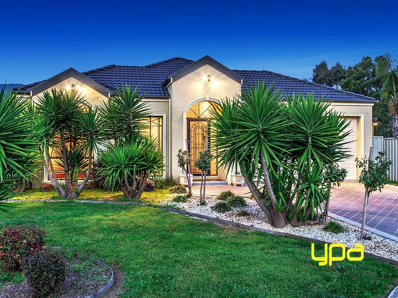 3 Heaton Court, Caroline Springs VIC 3023