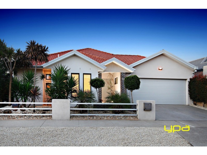 19 Kooyong Way, Caroline Springs VIC 3023