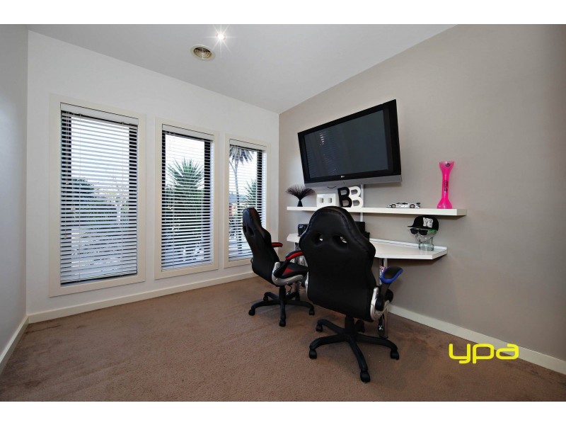 19 Kooyong Way, Caroline Springs VIC 3023