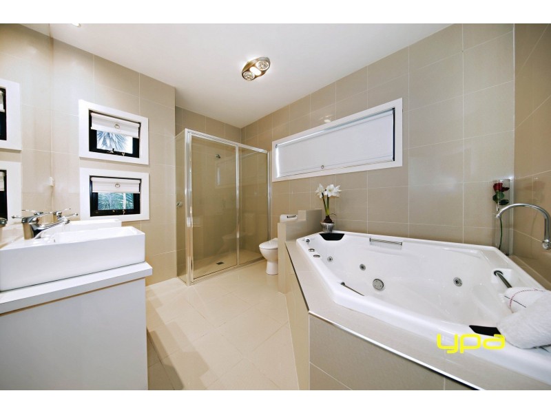 19 Kooyong Way, Caroline Springs VIC 3023