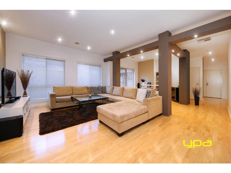 19 Kooyong Way, Caroline Springs VIC 3023