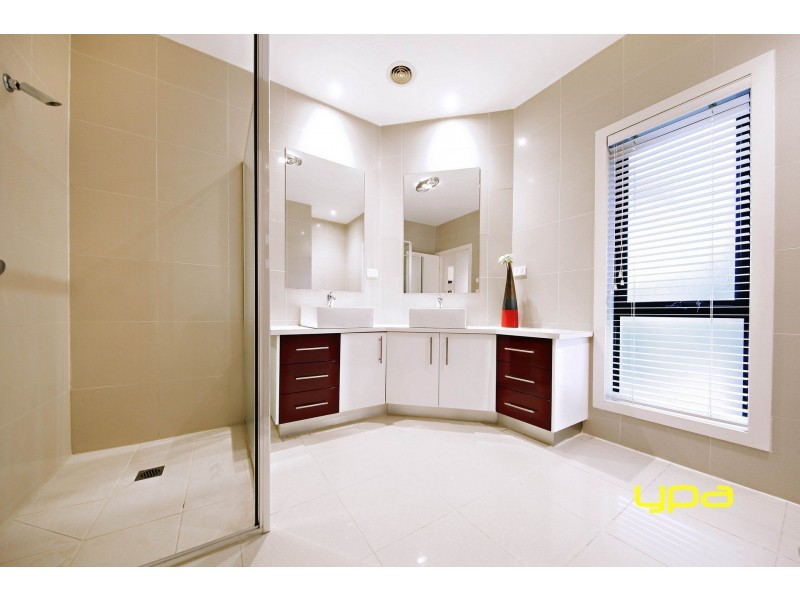 19 Kooyong Way, Caroline Springs VIC 3023