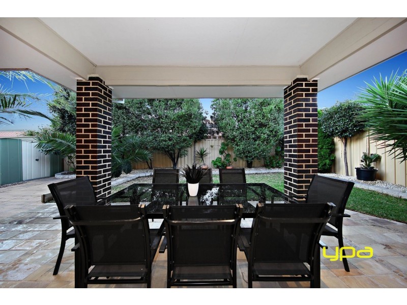 19 Kooyong Way, Caroline Springs VIC 3023