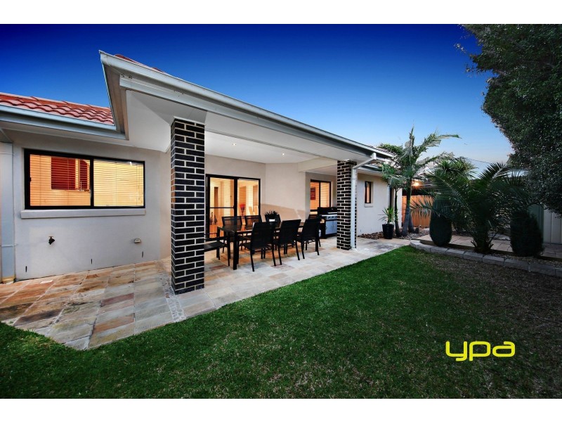 19 Kooyong Way, Caroline Springs VIC 3023