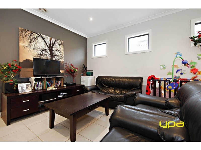 36 Daly Circuit, Caroline Springs VIC 3023