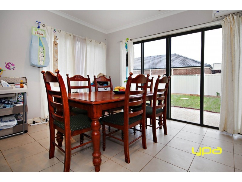 36 Daly Circuit, Caroline Springs VIC 3023