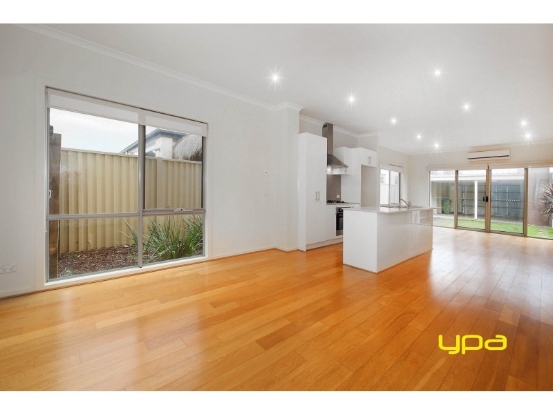 12 Kai Close, Caroline Springs VIC 3023