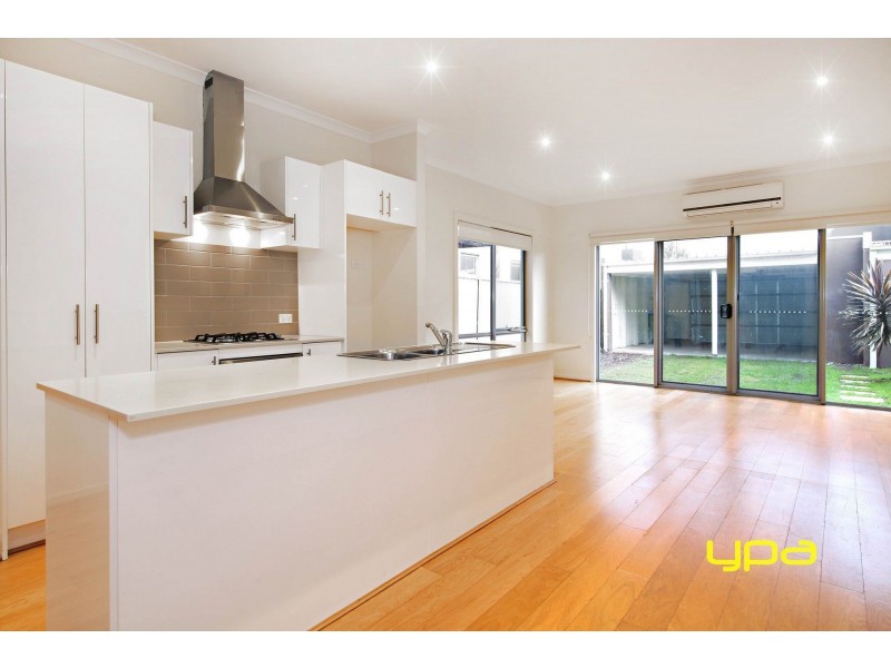 12 Kai Close, Caroline Springs VIC 3023