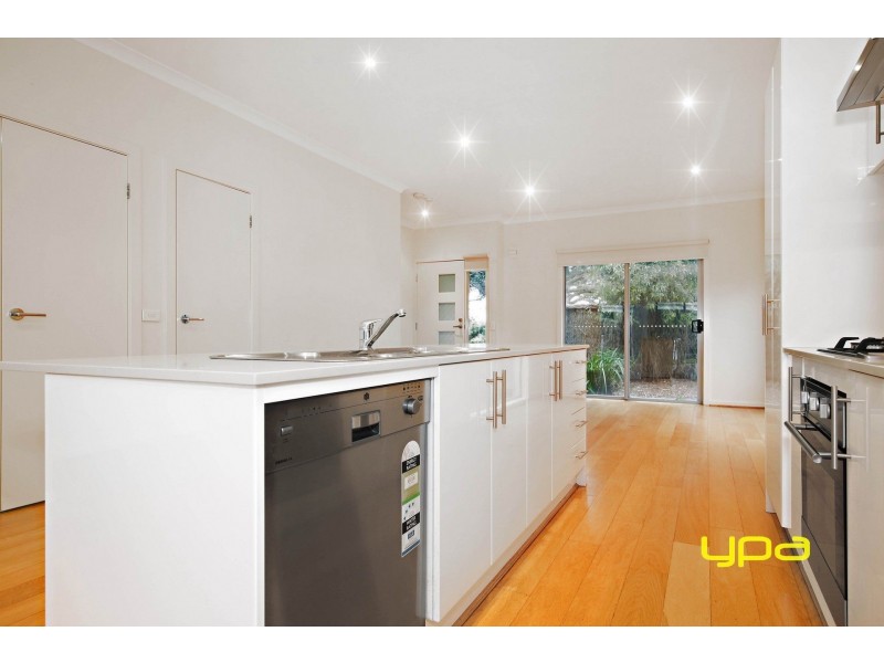 12 Kai Close, Caroline Springs VIC 3023