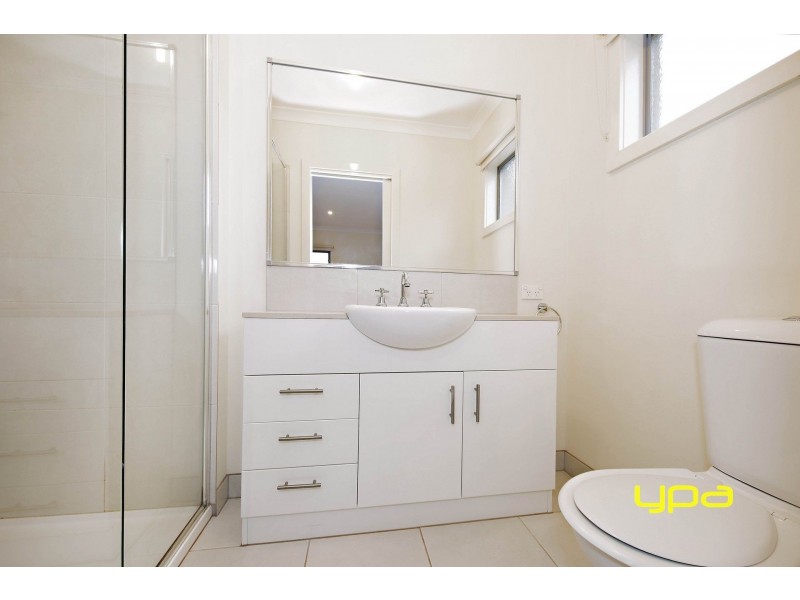 12 Kai Close, Caroline Springs VIC 3023