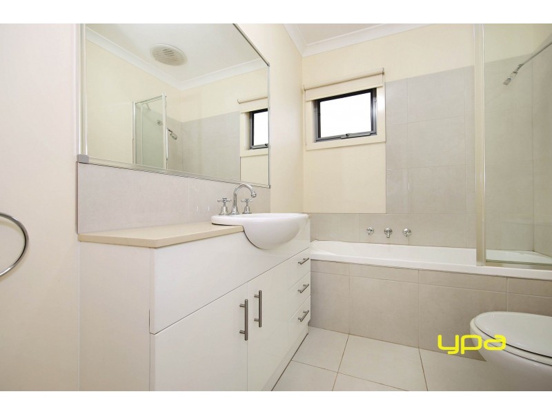 12 Kai Close, Caroline Springs VIC 3023