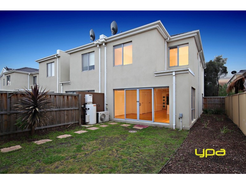 12 Kai Close, Caroline Springs VIC 3023