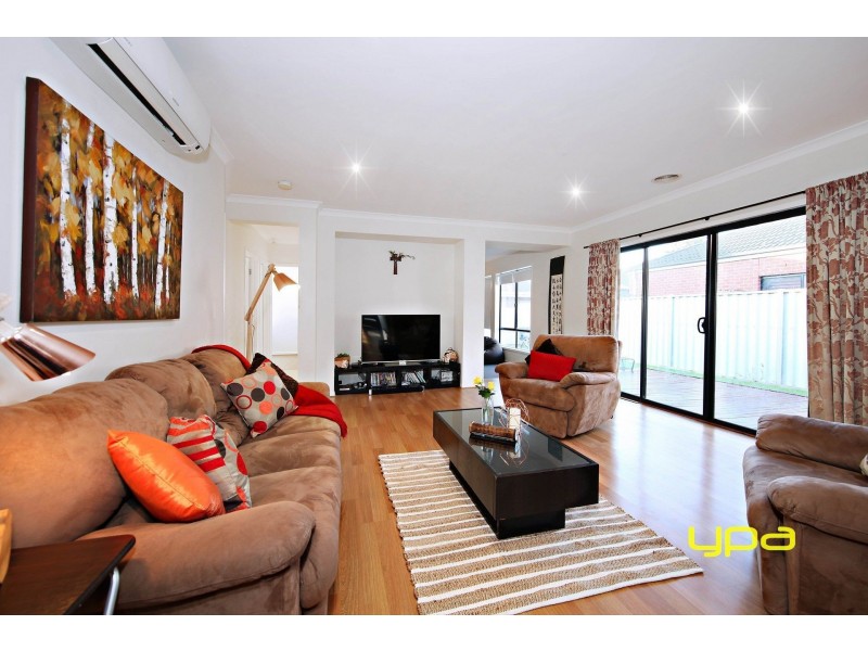 74 Lawson Way, Caroline Springs VIC 3023