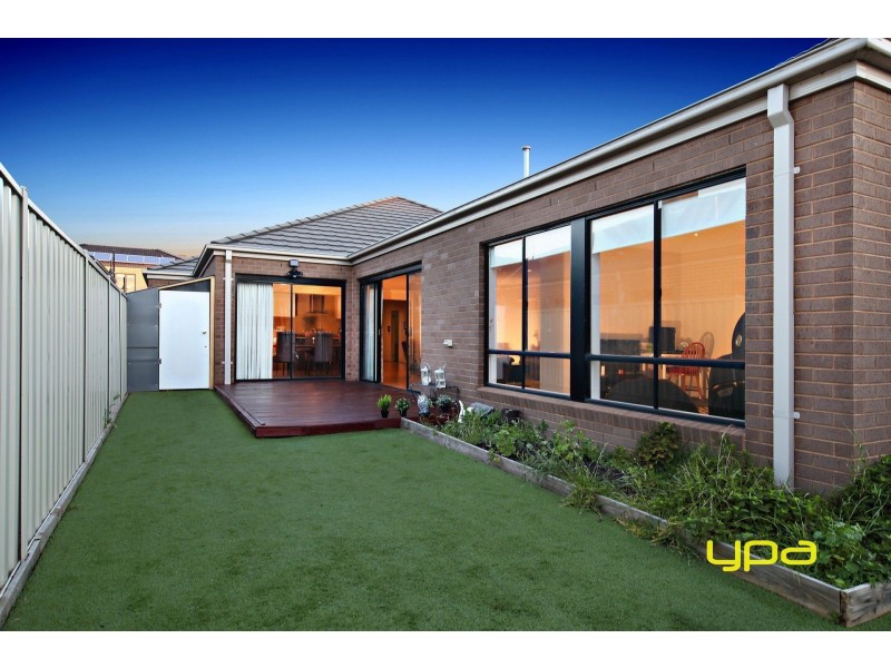 74 Lawson Way, Caroline Springs VIC 3023