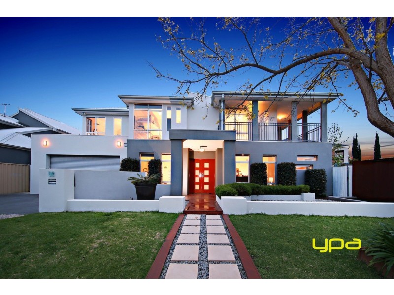 10 Catani Mews, Caroline Springs VIC 3023