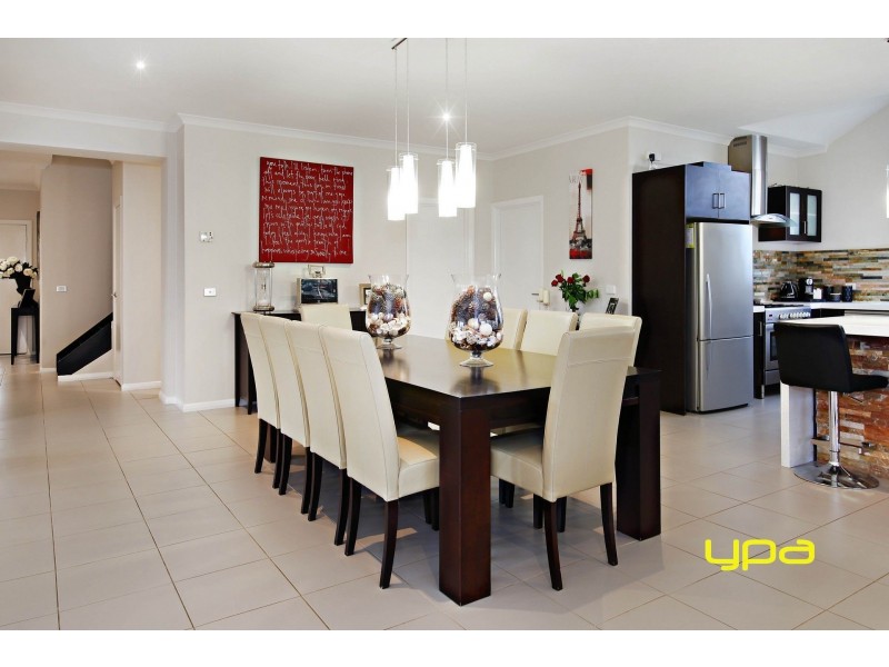 10 Catani Mews, Caroline Springs VIC 3023