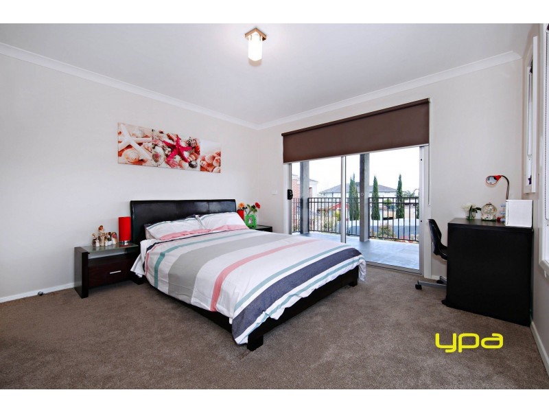 10 Catani Mews, Caroline Springs VIC 3023