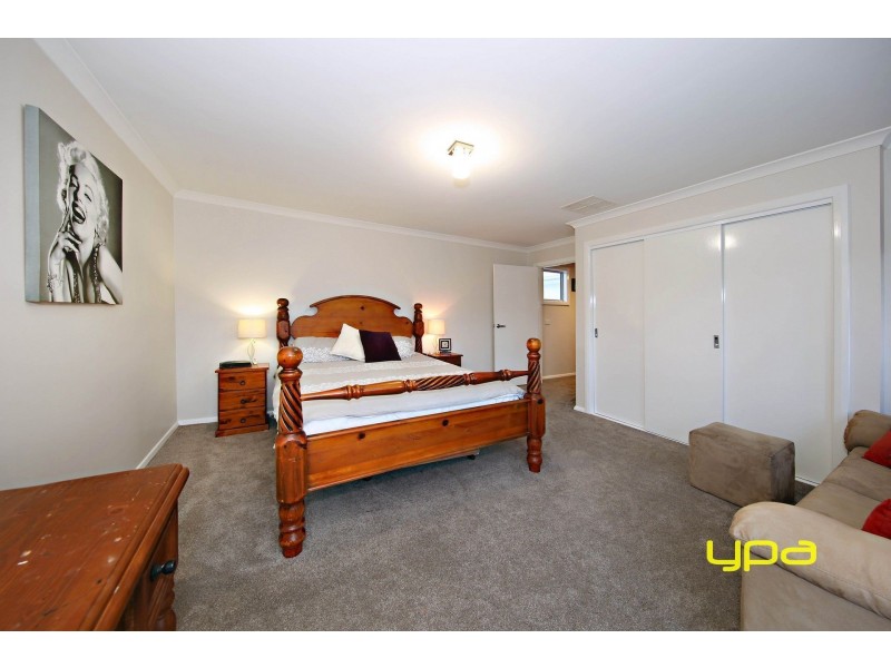 10 Catani Mews, Caroline Springs VIC 3023