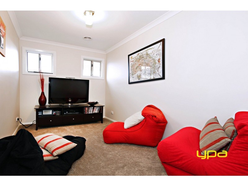 10 Catani Mews, Caroline Springs VIC 3023