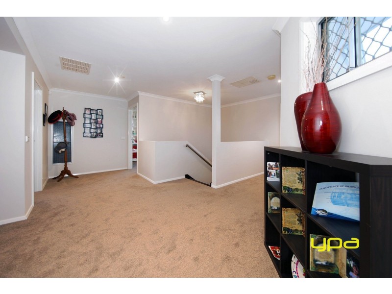 10 Catani Mews, Caroline Springs VIC 3023