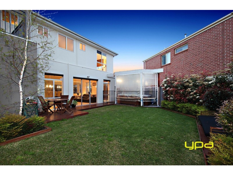 10 Catani Mews, Caroline Springs VIC 3023